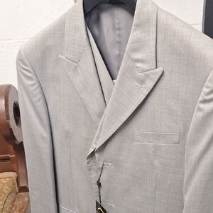 Elegant Light Gray Men's Suit